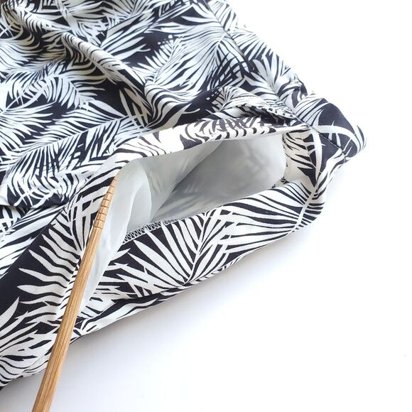 Tropical Mini Skirt Size 12 Faux Wrap Black Cream White H&M Vacation Tiki Bar - Picture 4 of 9